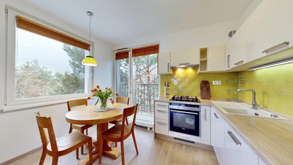 3-IZB. MEZONET - CYPRICHOVA, BAIII