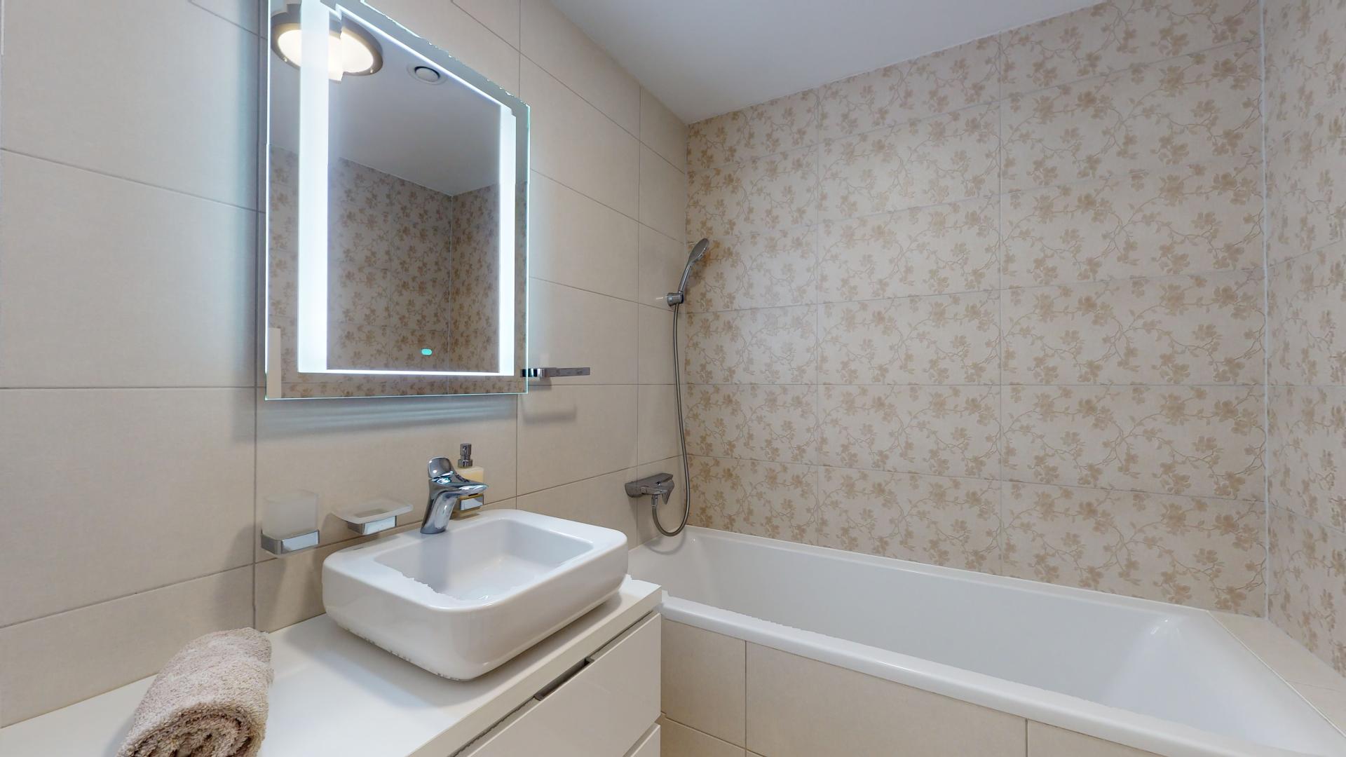 Pôvabný 2-izb. byt na prenájom v komornom projekte Petržalské dvory