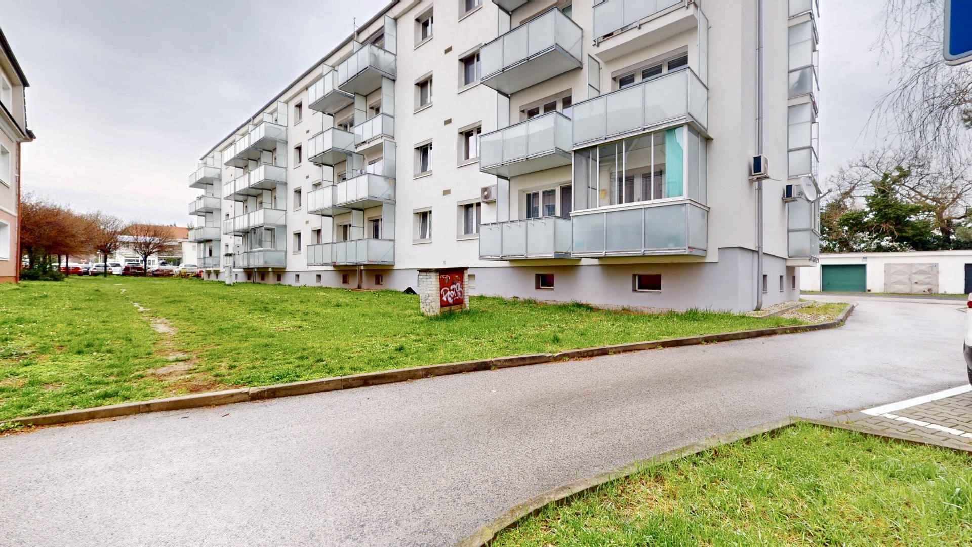 3-izb. tehlový byt s priestranným balkónom a s možnosťou krbu, Záhradná Pezinok