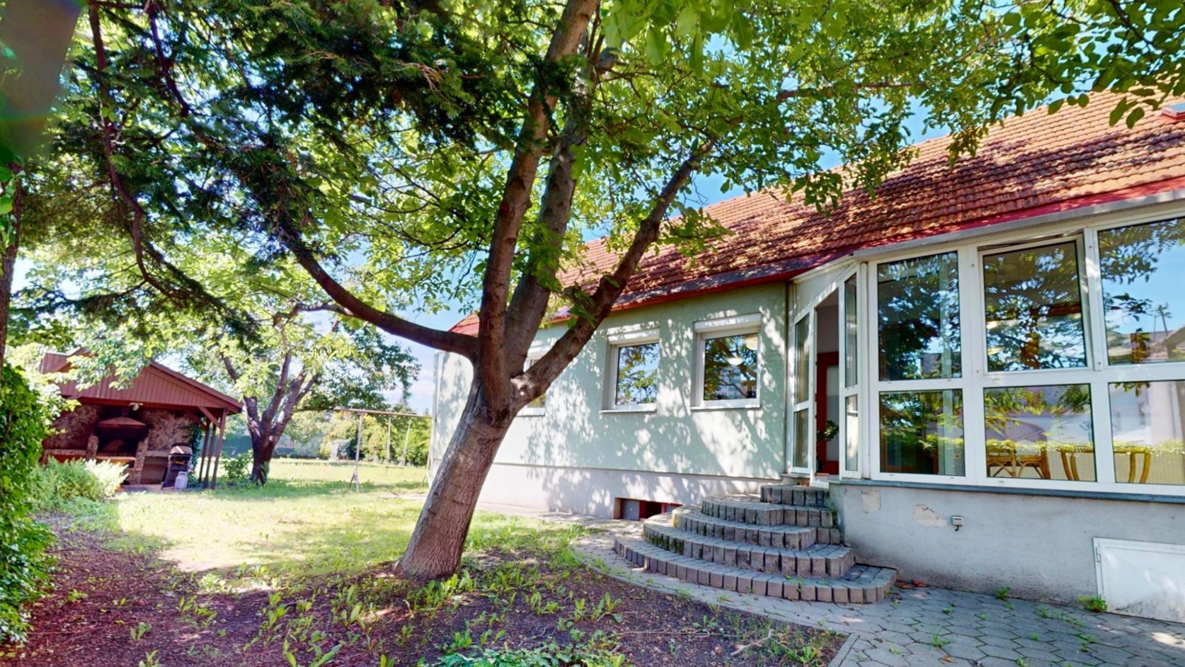 6i RD s garážou v centre Pezinka, pre veľkú či 2 gen.rodinu, alebo kombináciu práce a bývania