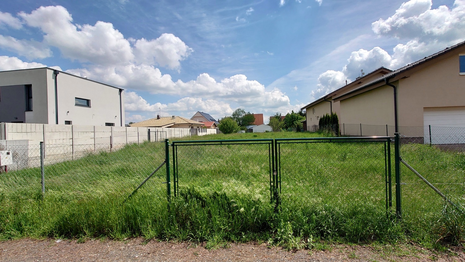 Výmerou štedrý stavebný pozemok s ideálnou orientáciou  v Turni