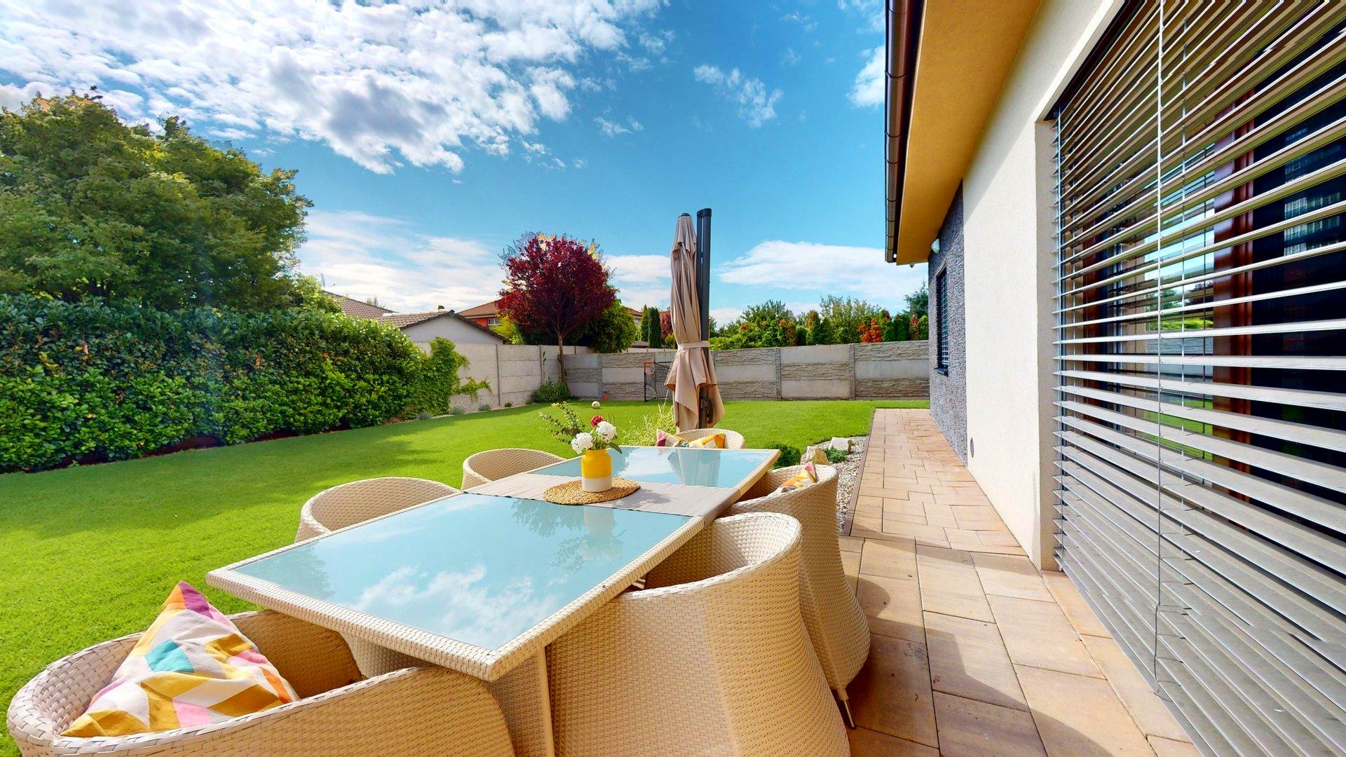 Moderný, priestranný a do detailov premyslený 4i RD s garážou v žiadanej časti Senca