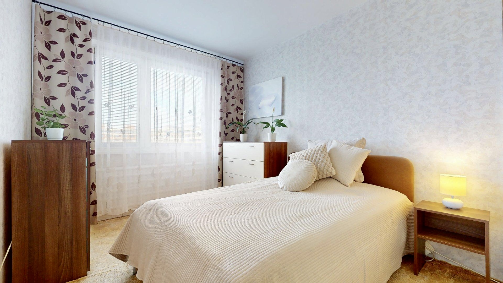 3-izb. na začiatku Petržalky s nepriechodnými izbami a lodžiou, BA V