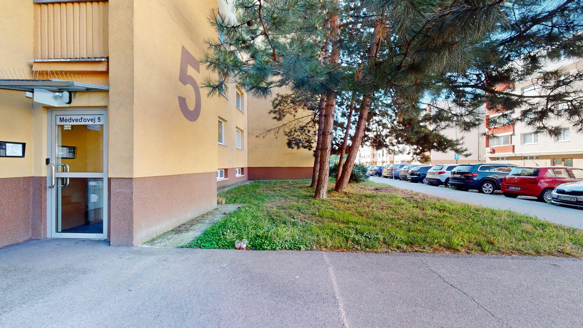 Priestranný 4izb s výhľadmi do zelene oproti EU s návrhom interiéru, BA V - Petržalka