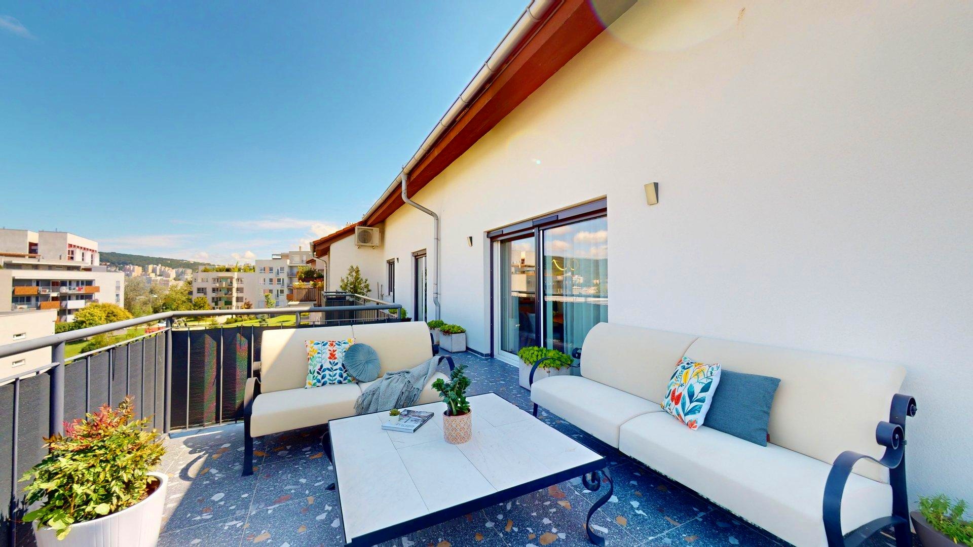 Dychberúci 5i byt s terasou 51m2 aj akumulačným krbom, BA I