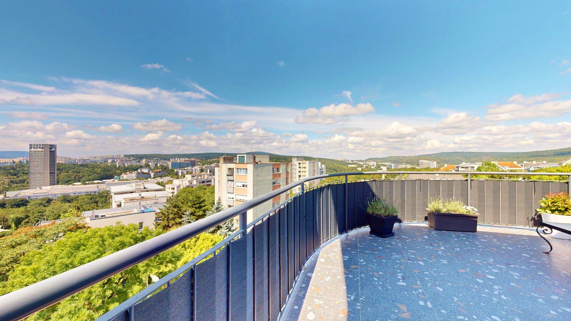 Dychberúci 5i byt s terasou 51m2 aj akumulačným krbom, BA I