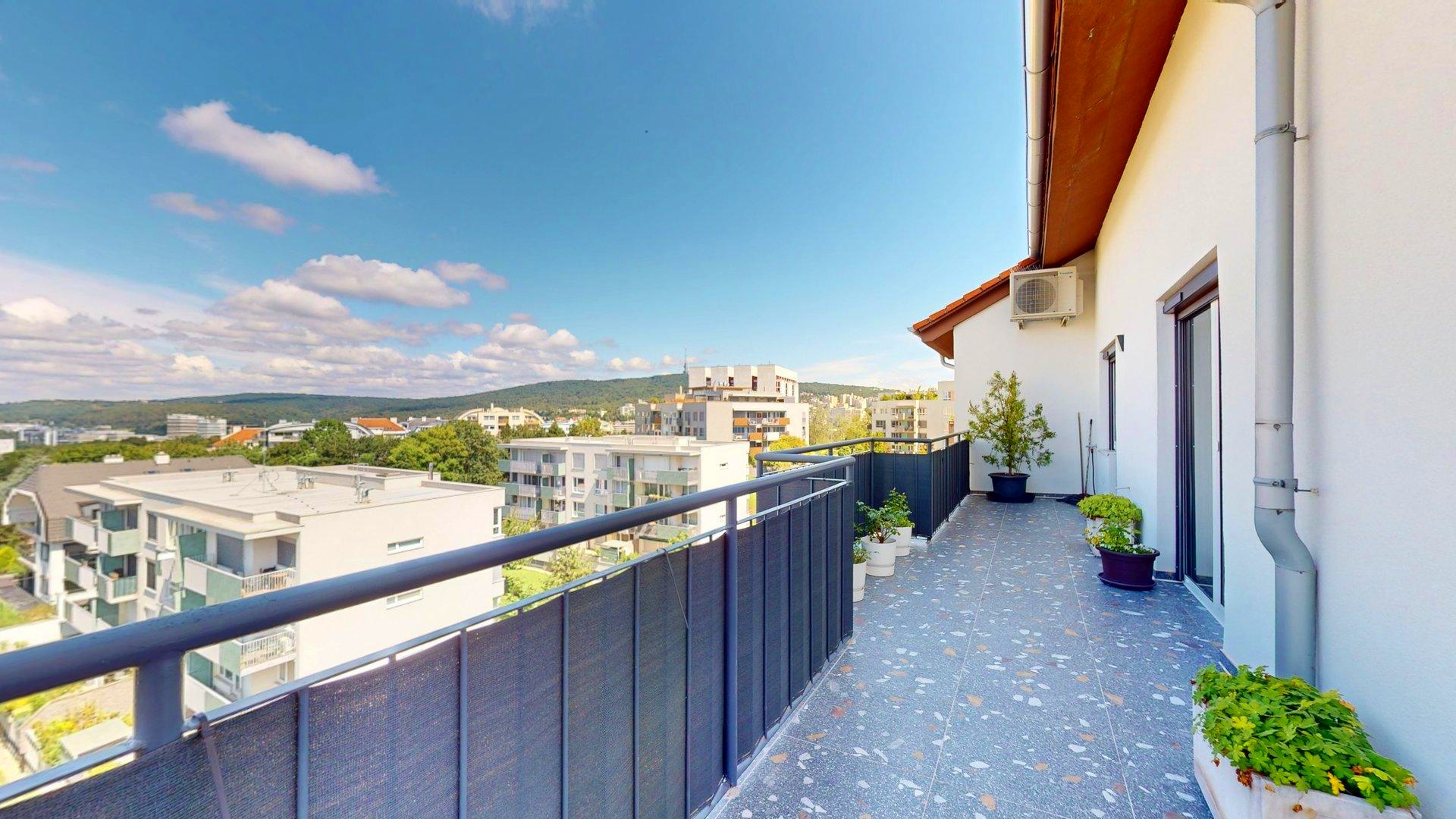 Dychberúci 5i byt s terasou 51m2 aj akumulačným krbom, BA I