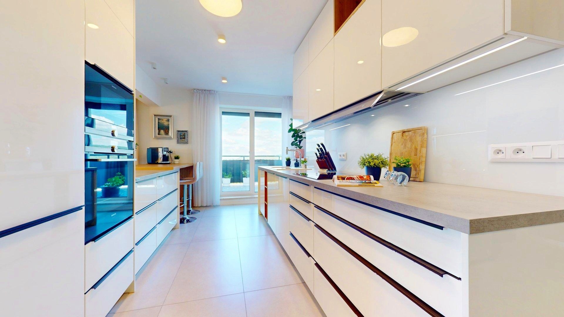 Dychberúci 5i byt s terasou 51m2 aj akumulačným krbom, BA I