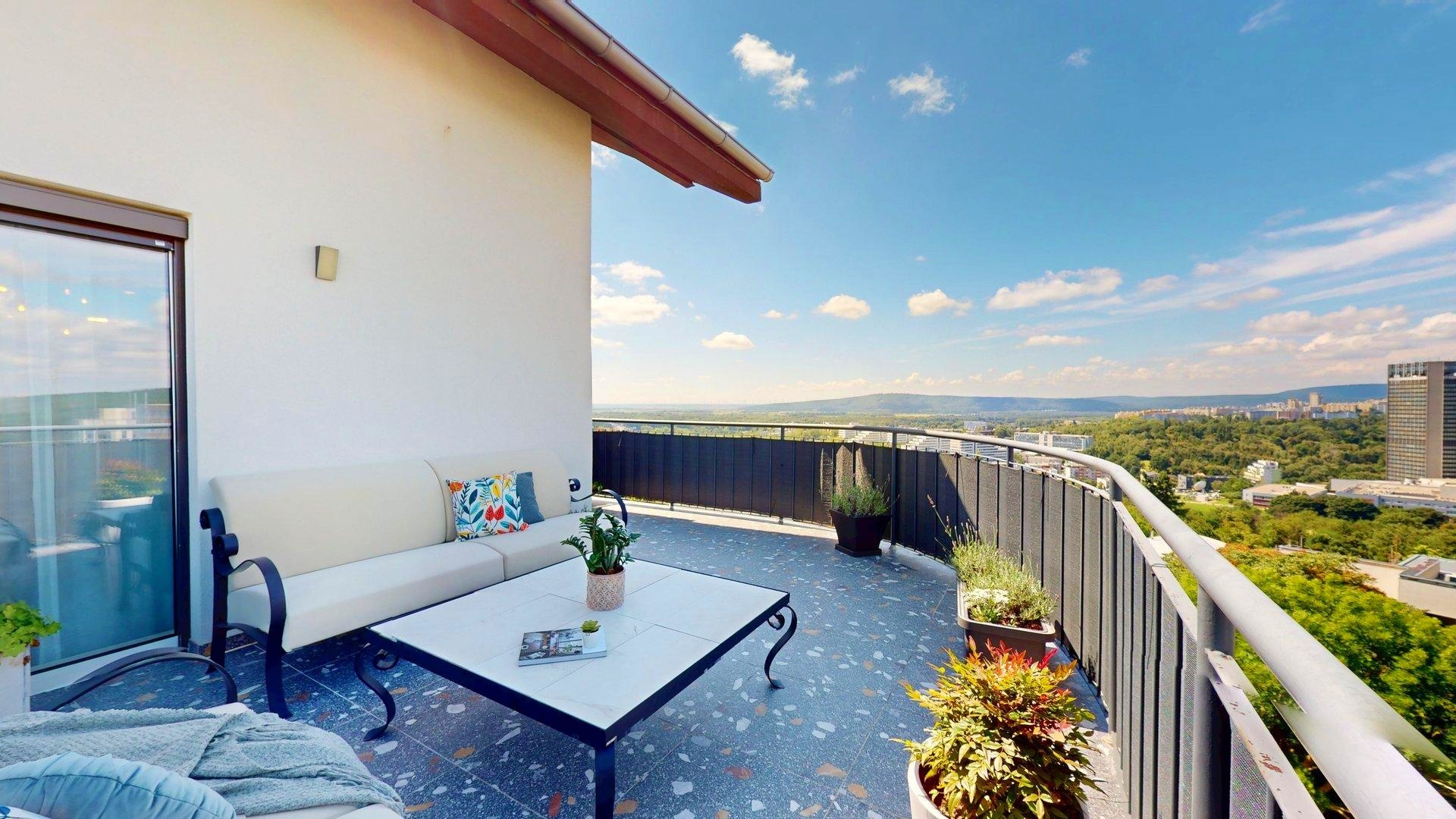 Dychberúci 5i byt s terasou 51m2 aj akumulačným krbom, BA I