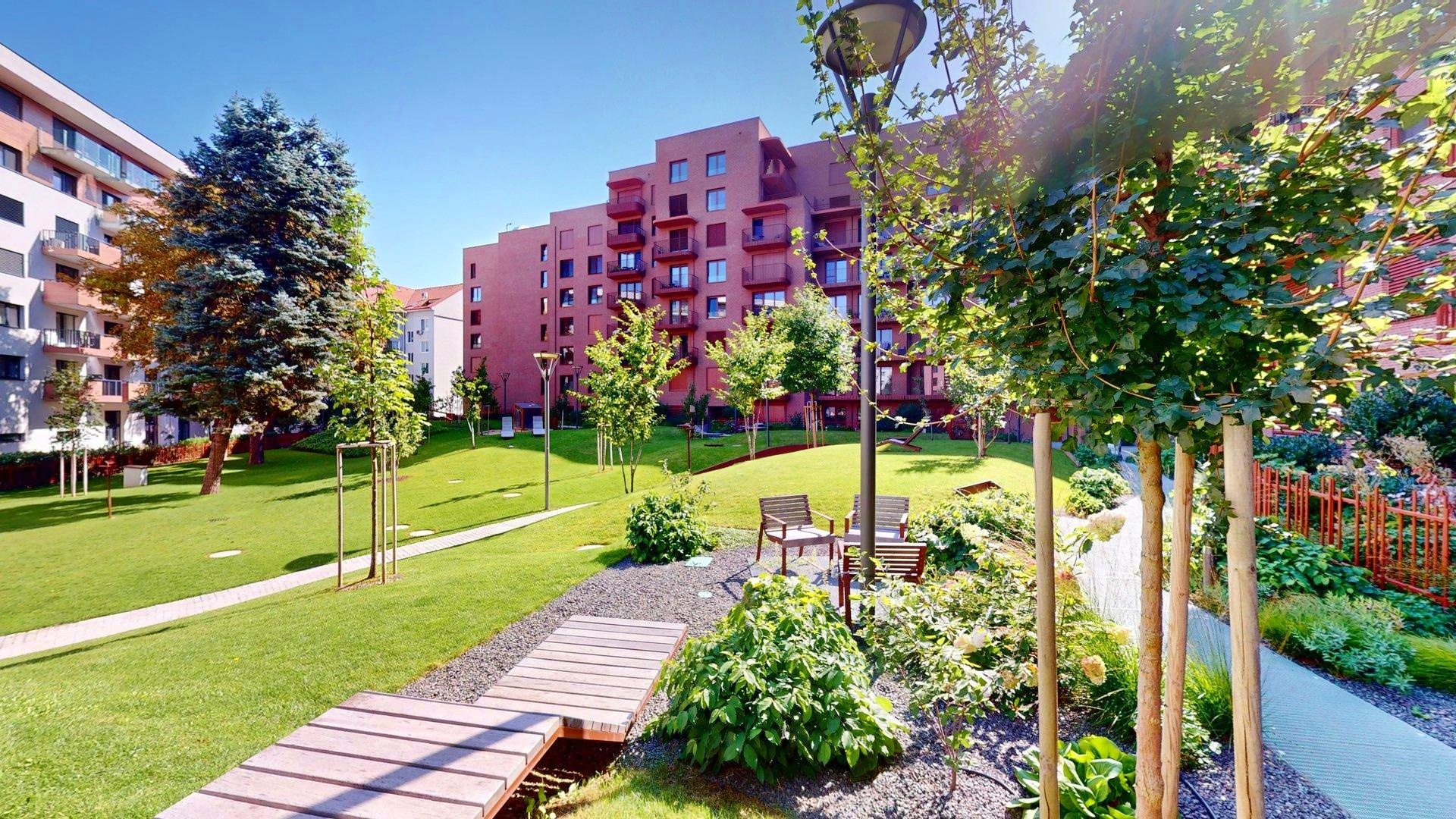 Elegantný 2izb s veľký balkónom a parkovaním, BA II - Nivy