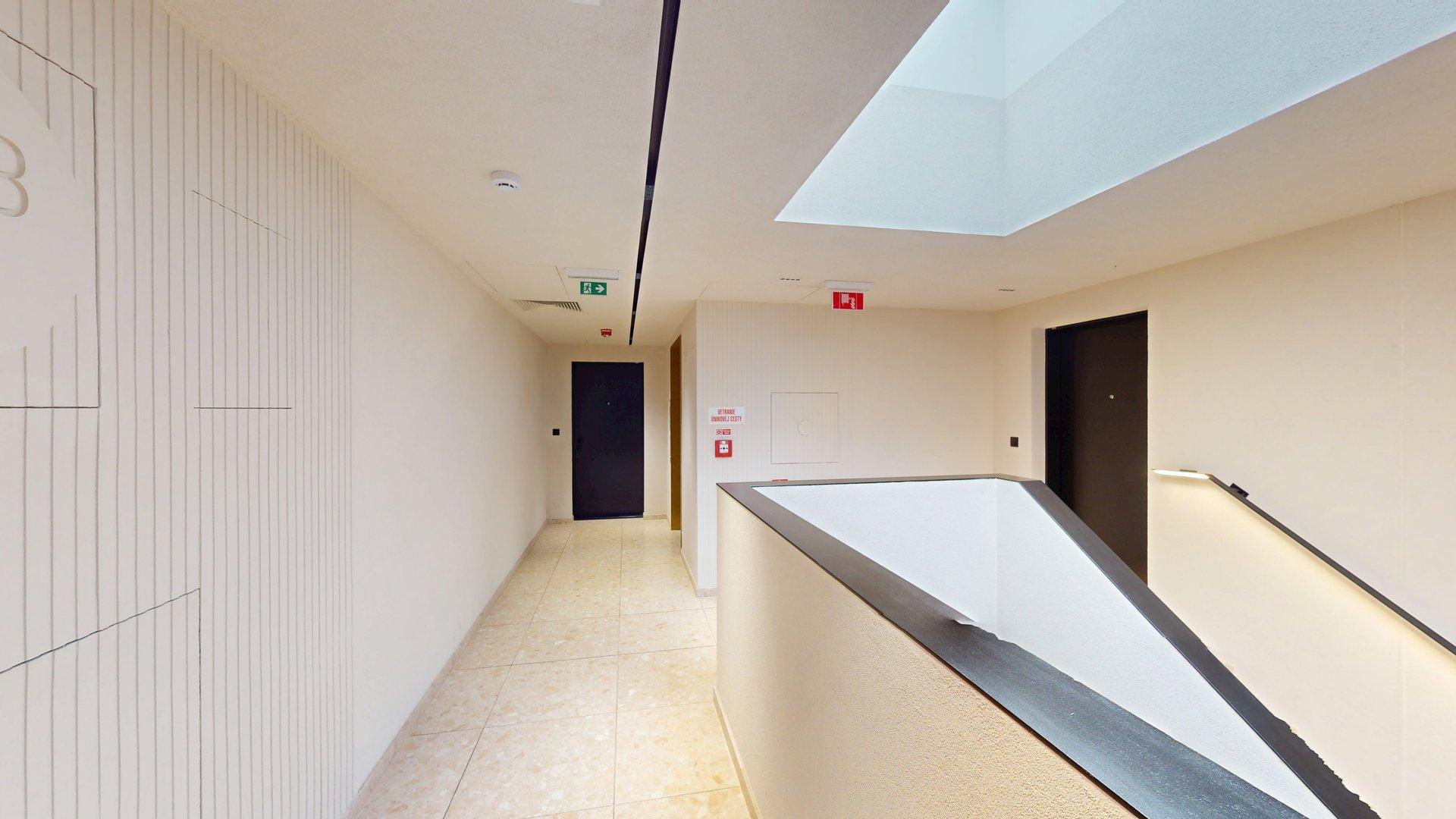 Elegantný 2izb s veľký balkónom a parkovaním, BA II - Nivy