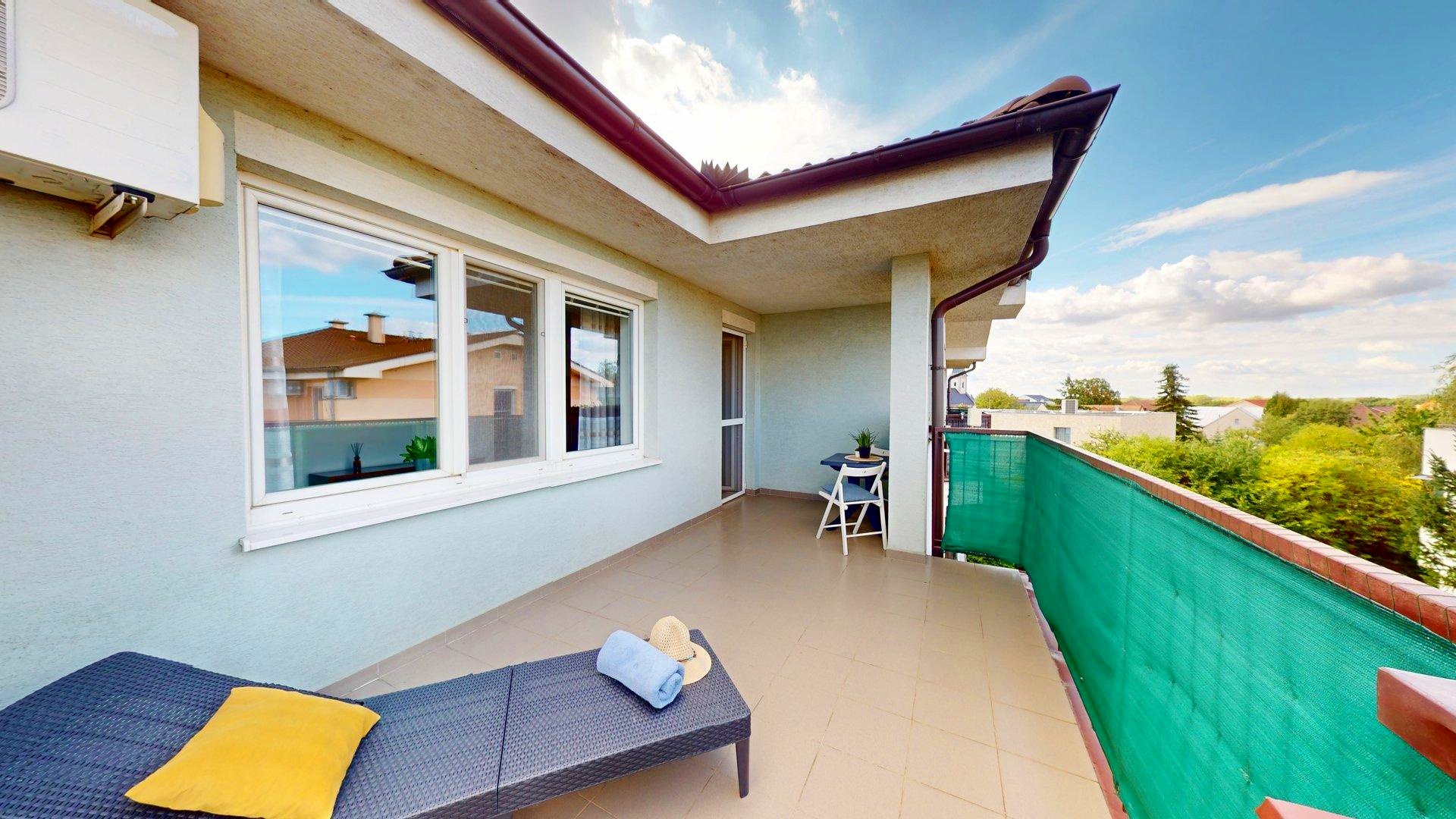 Veľkometrážny 3i byt s 2 terasami aj gar. státiami, SC - Rovinka