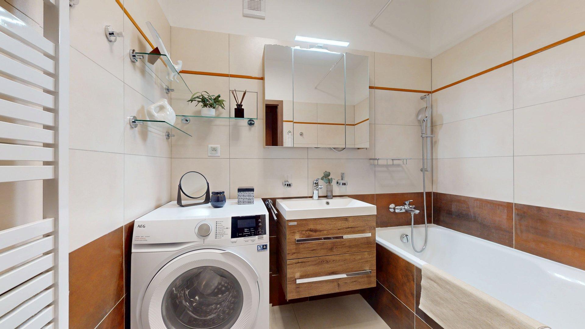 Veľkometrážny 3i byt s 2 terasami aj gar. státiami, SC - Rovinka