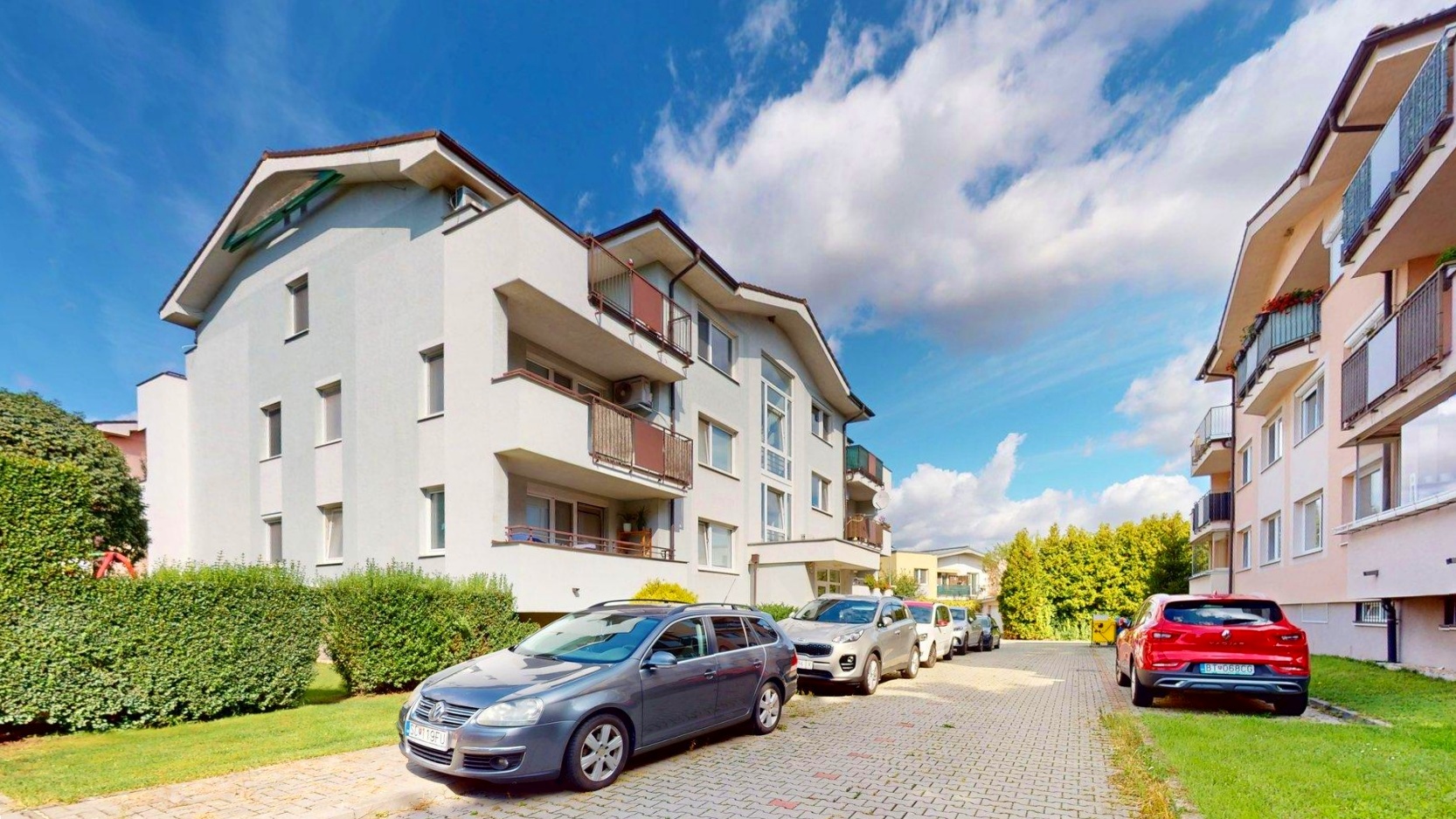 Veľkometrážny 3i byt s 2 terasami aj gar. státiami, SC - Rovinka