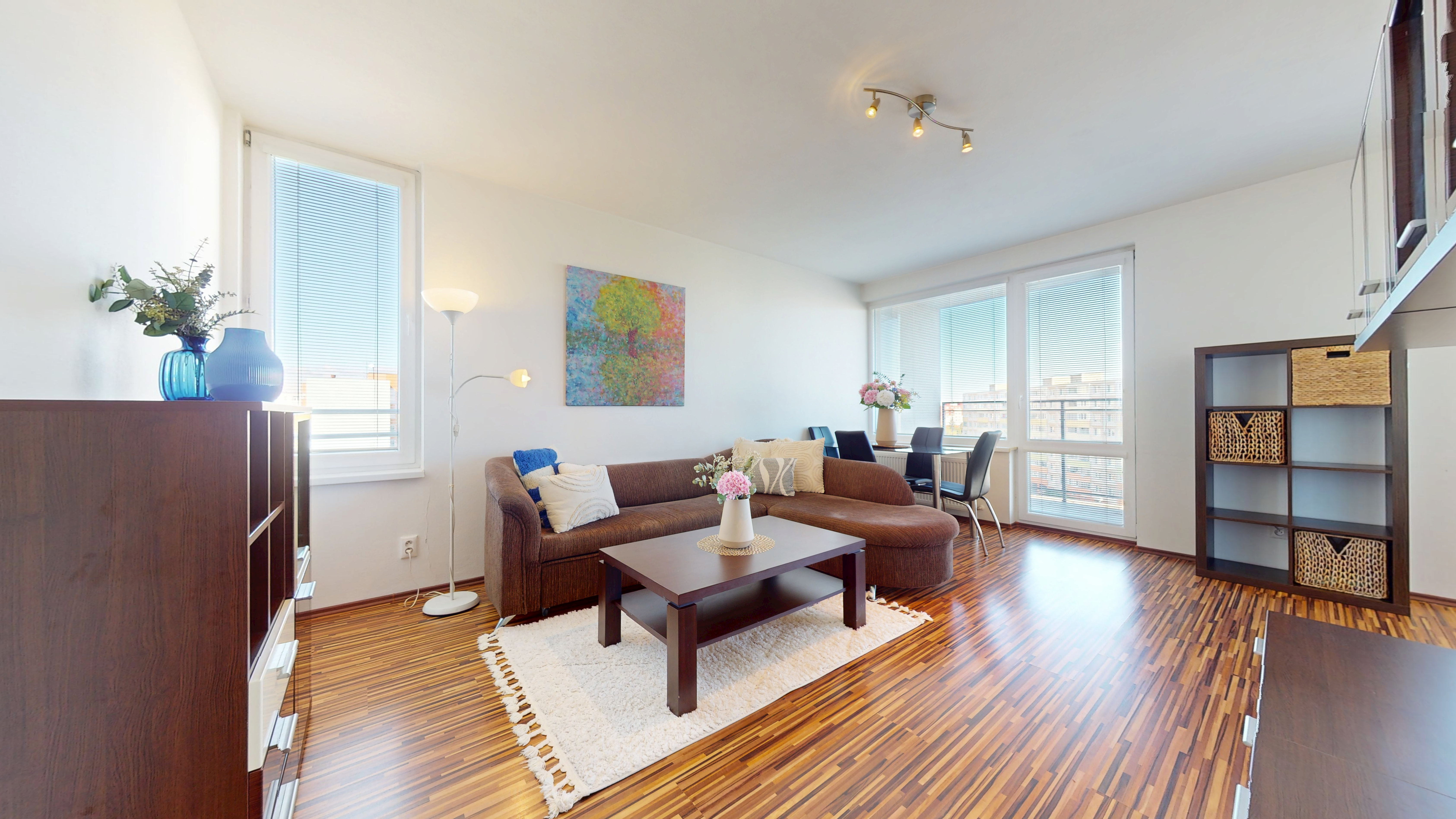 Kompletne zariadený 2-izb. byt s veľkou loggiou v novostavbe na začiatku Podunajských Biskupíc