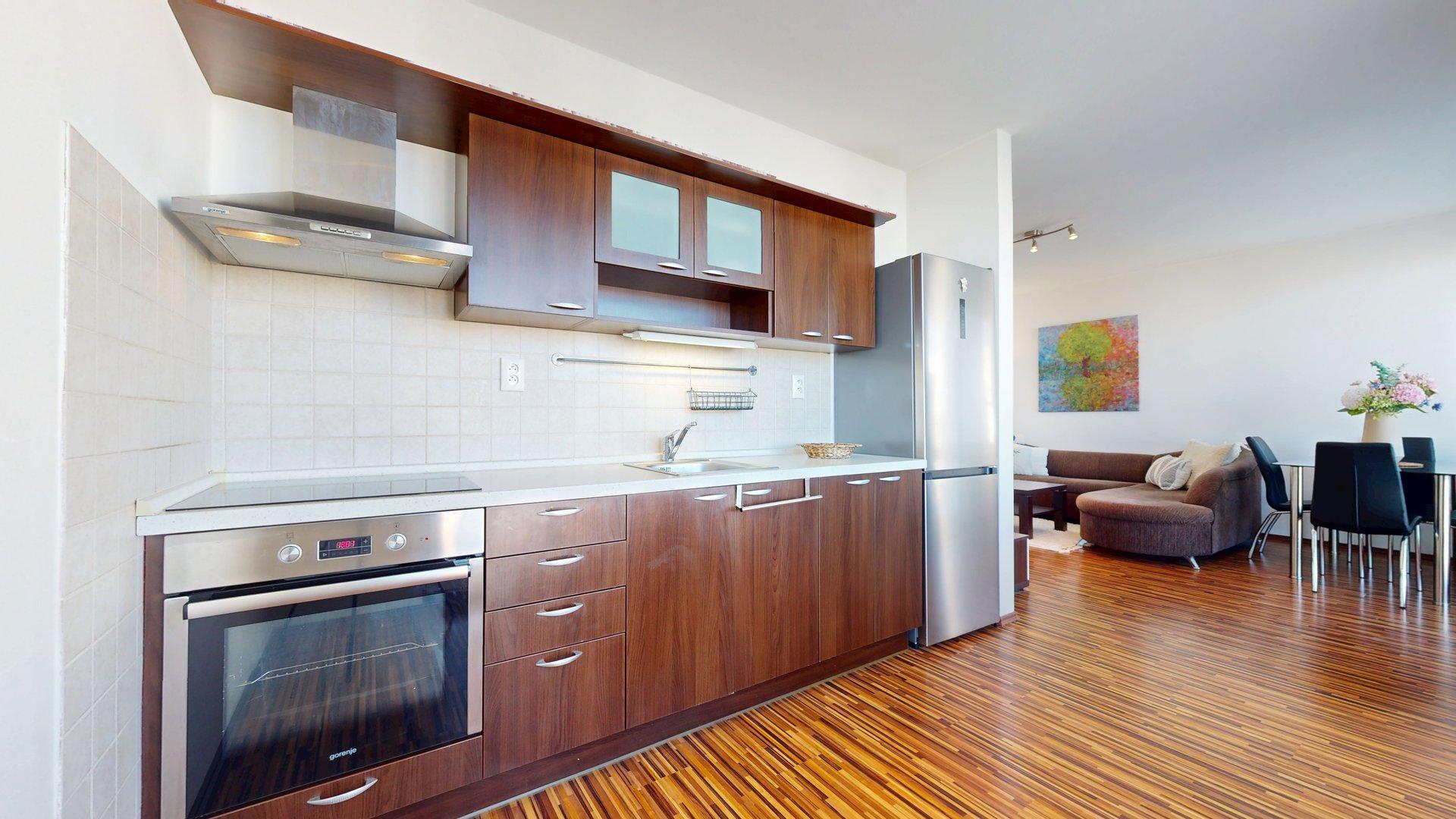 Kompletne zariadený 2-izb. byt s veľkou loggiou v novostavbe na začiatku Podunajských Biskupíc