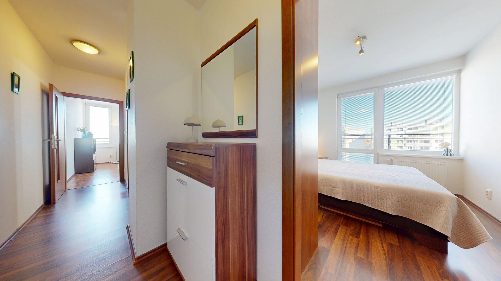 Kompletne zariadený 2-izb. byt s veľkou loggiou v novostavbe na začiatku Podunajských Biskupíc