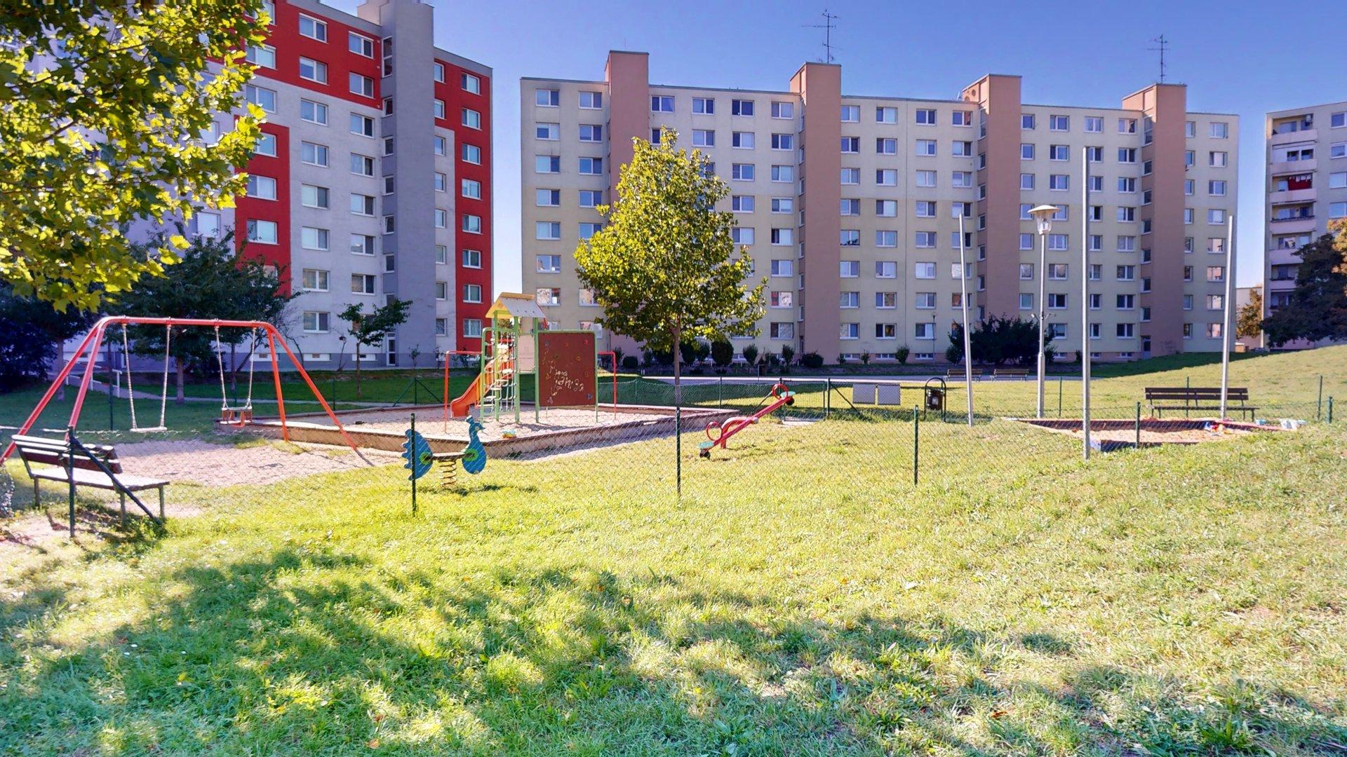 Kompletne zariadený 2-izb. byt s veľkou loggiou v novostavbe na začiatku Podunajských Biskupíc