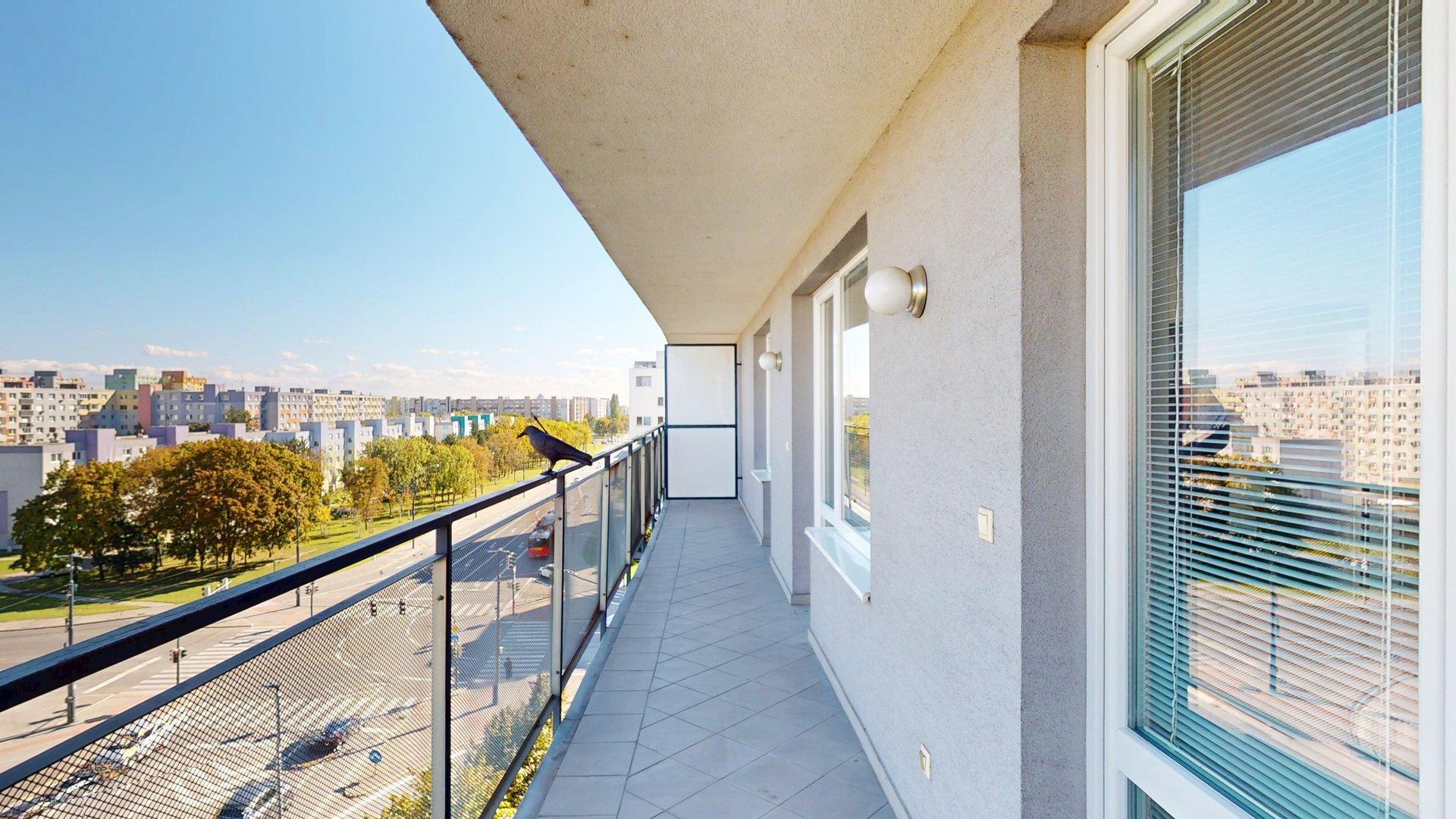 Kompletne zariadený 2-izb. byt s veľkou loggiou v novostavbe na začiatku Podunajských Biskupíc