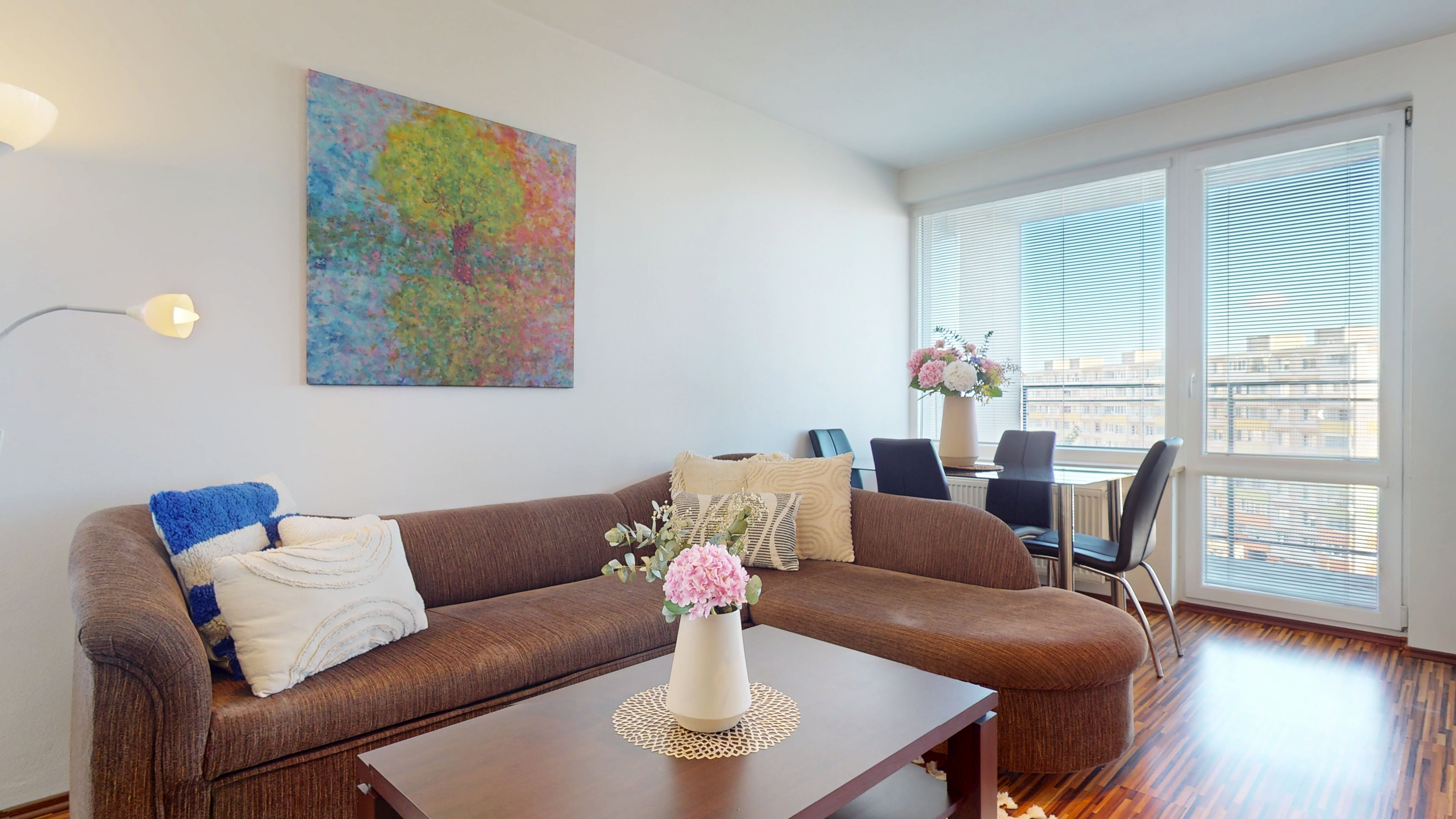 Kompletne zariadený 2-izb. byt s veľkou loggiou v novostavbe na začiatku Podunajských Biskupíc