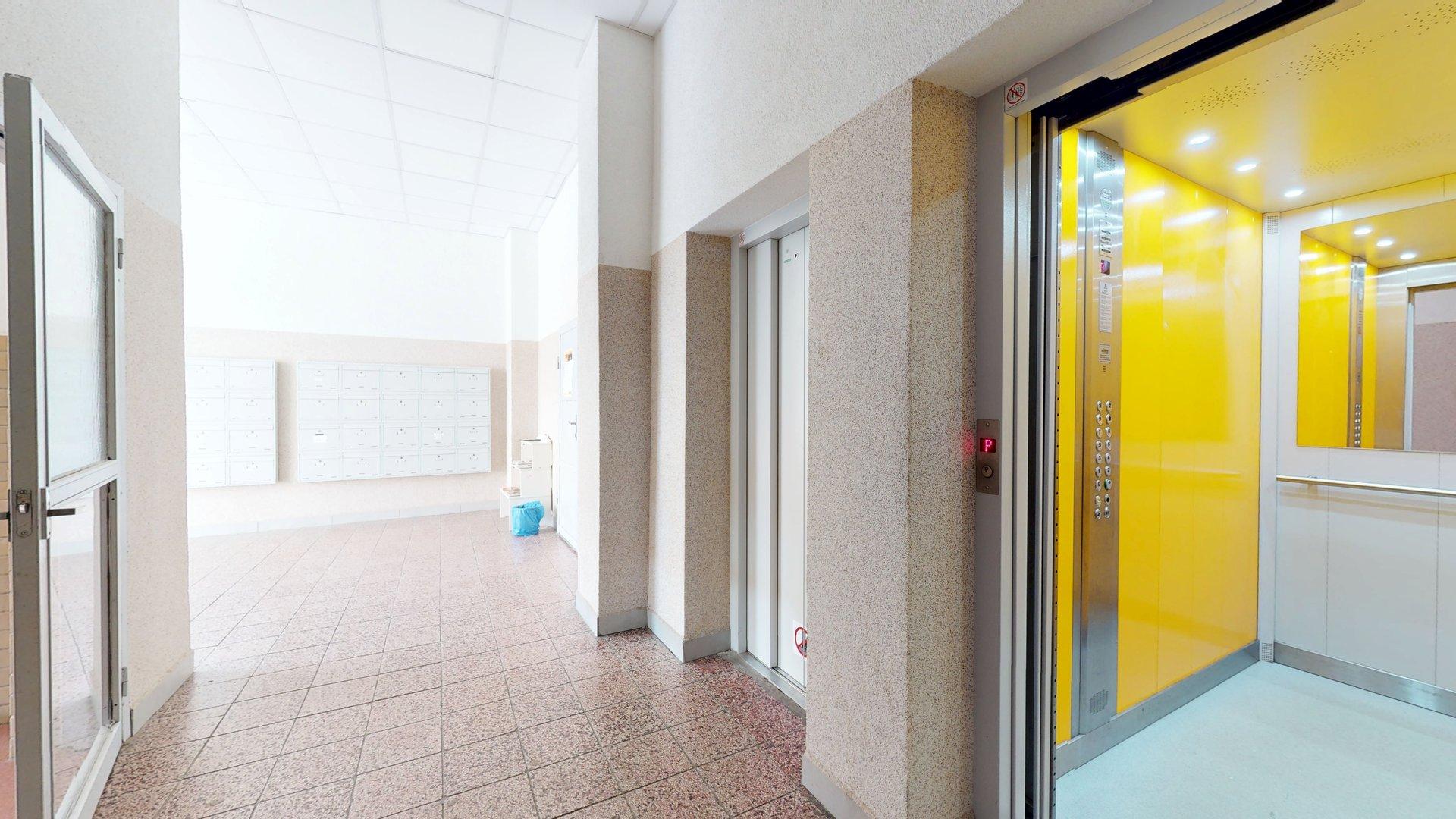 Slnečný 3i byt - ideálny na rekonštrukciu snov, BA V - Petržalka