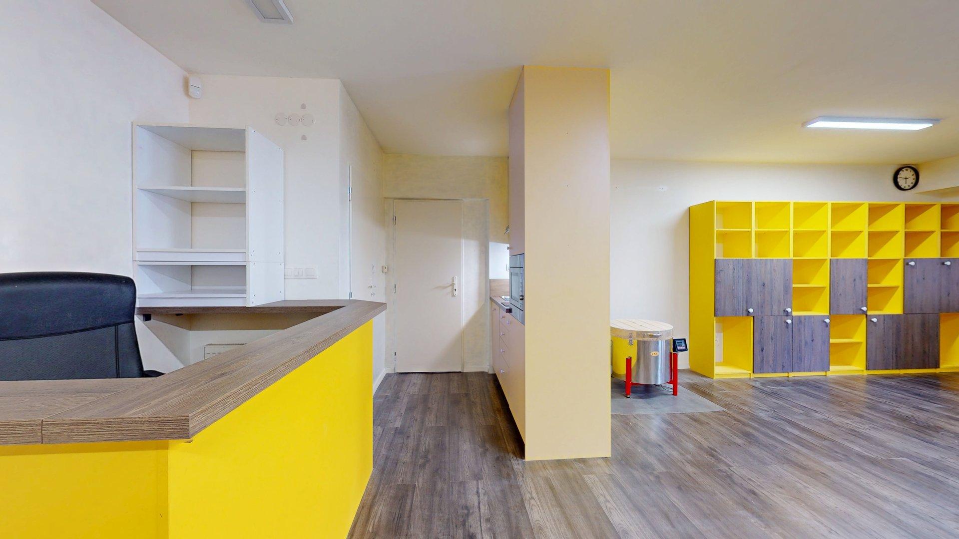 Multifunkčný a bezbariérový priestor v tichej pasáži v centre SC 