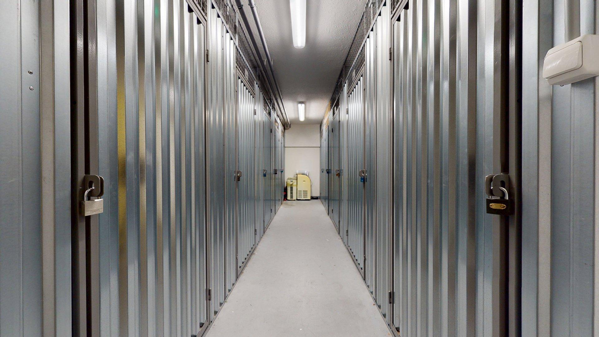 Priestranný, kompletne zariadený 2-izb. byt v staršej novostavbe na Kadnárovej ulici v Rači