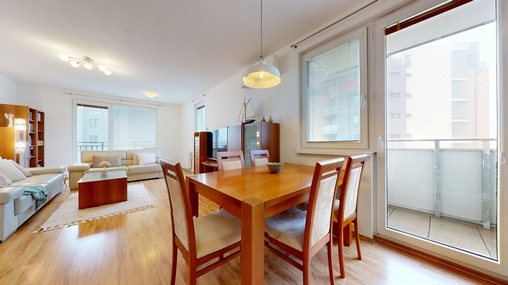 Priestranný, kompletne zariadený 2-izb. byt v staršej novostavbe na Kadnárovej ulici v Rači