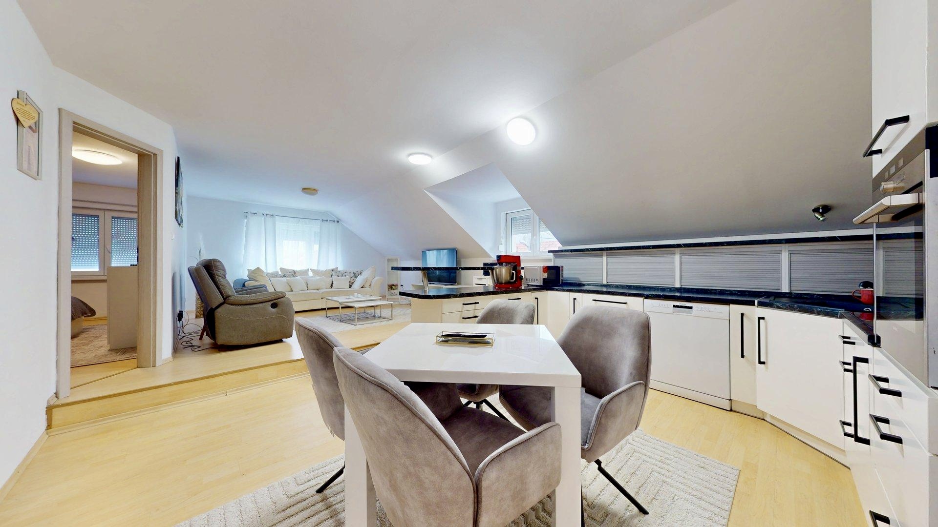 Priestranný 4-izbový byt s komfortom domu - širšie centrum PK - províziu platí prenajímateľ