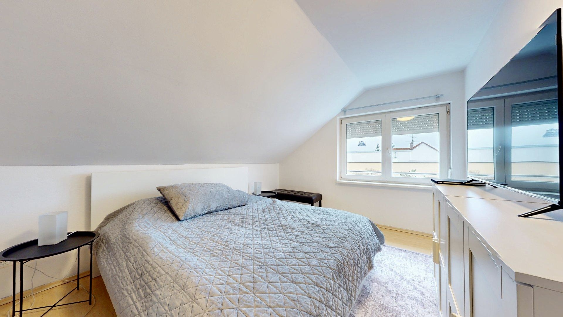 Priestranný 4-izbový byt s komfortom domu - širšie centrum PK - províziu platí prenajímateľ