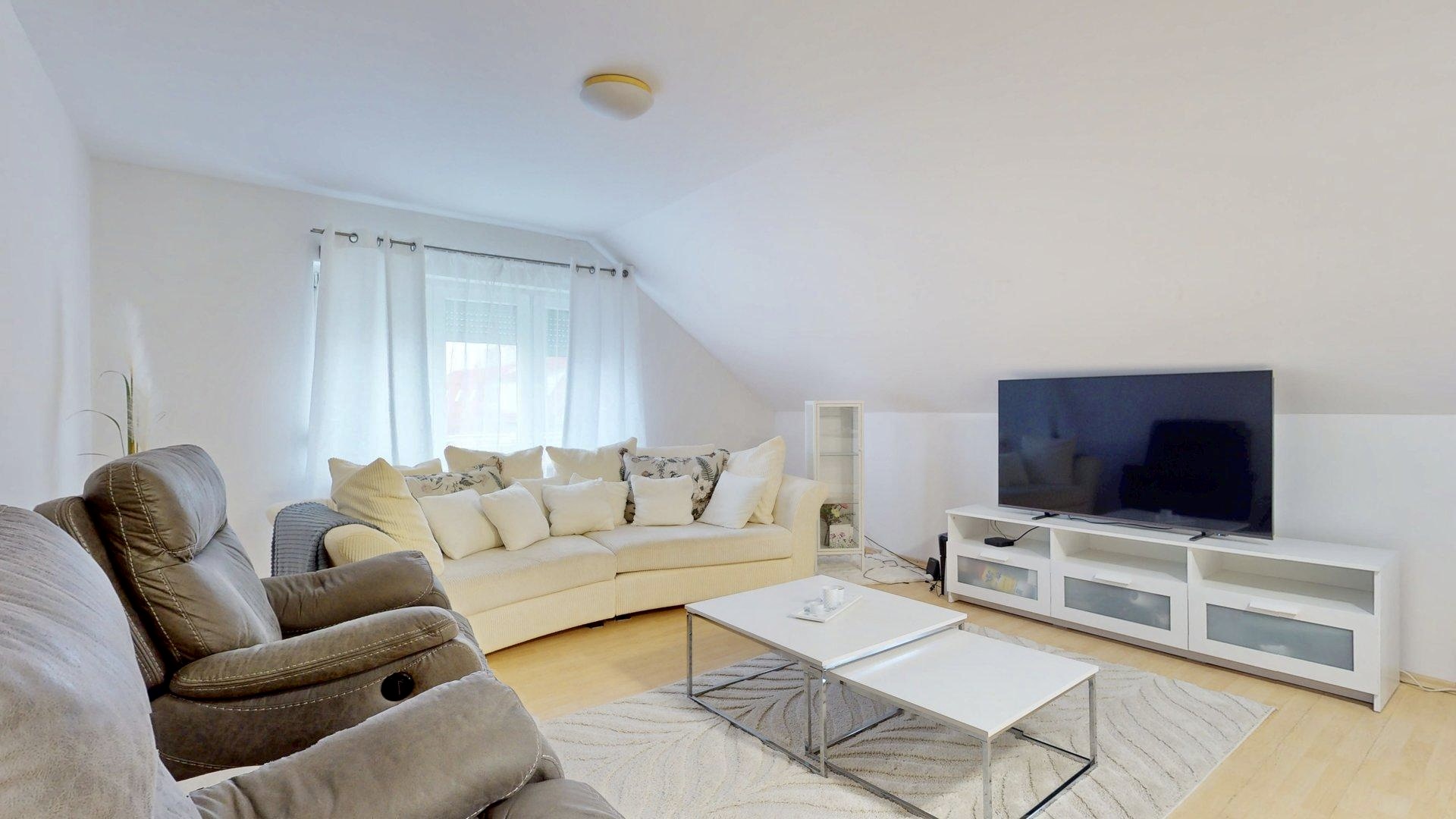 Priestranný 4-izbový byt s komfortom domu - širšie centrum PK - províziu platí prenajímateľ