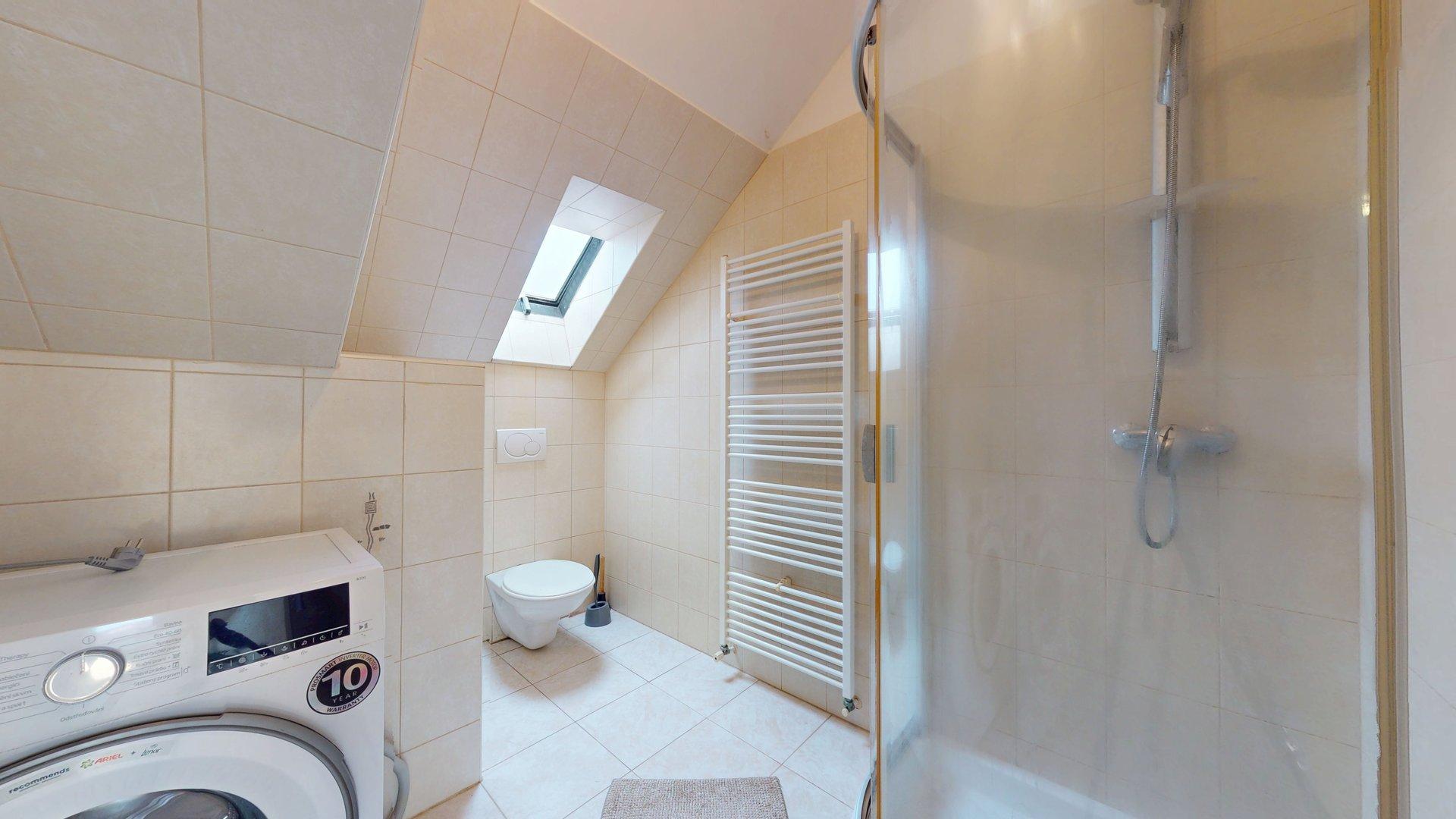 Priestranný 4-izbový byt s komfortom domu - širšie centrum PK - províziu platí prenajímateľ