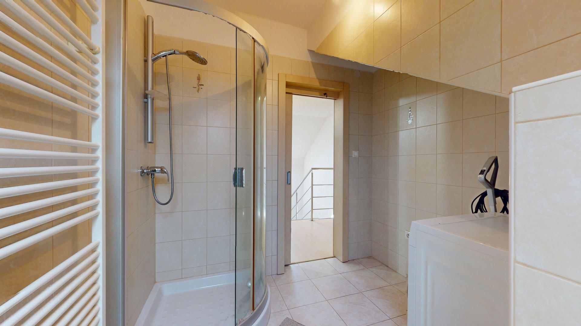 Priestranný 4-izbový byt s komfortom domu - širšie centrum PK - províziu platí prenajímateľ