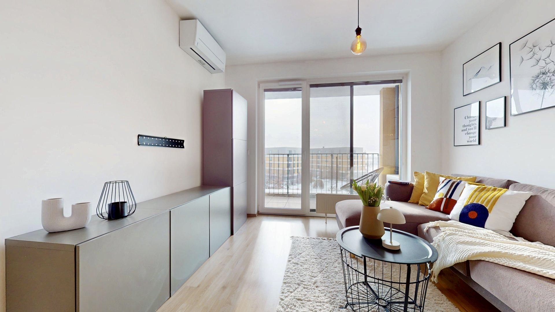 Na predaj 3izb&aacute;k v projekte Nov&yacute; Ružinov s veľkou loggiou a parkovac&iacute;m miestom v gar&aacute;ži