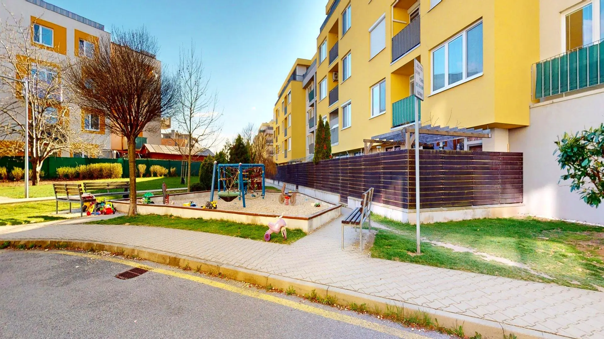 Výmerou štedrý 2i byt so zariadením, BA IV - DNV