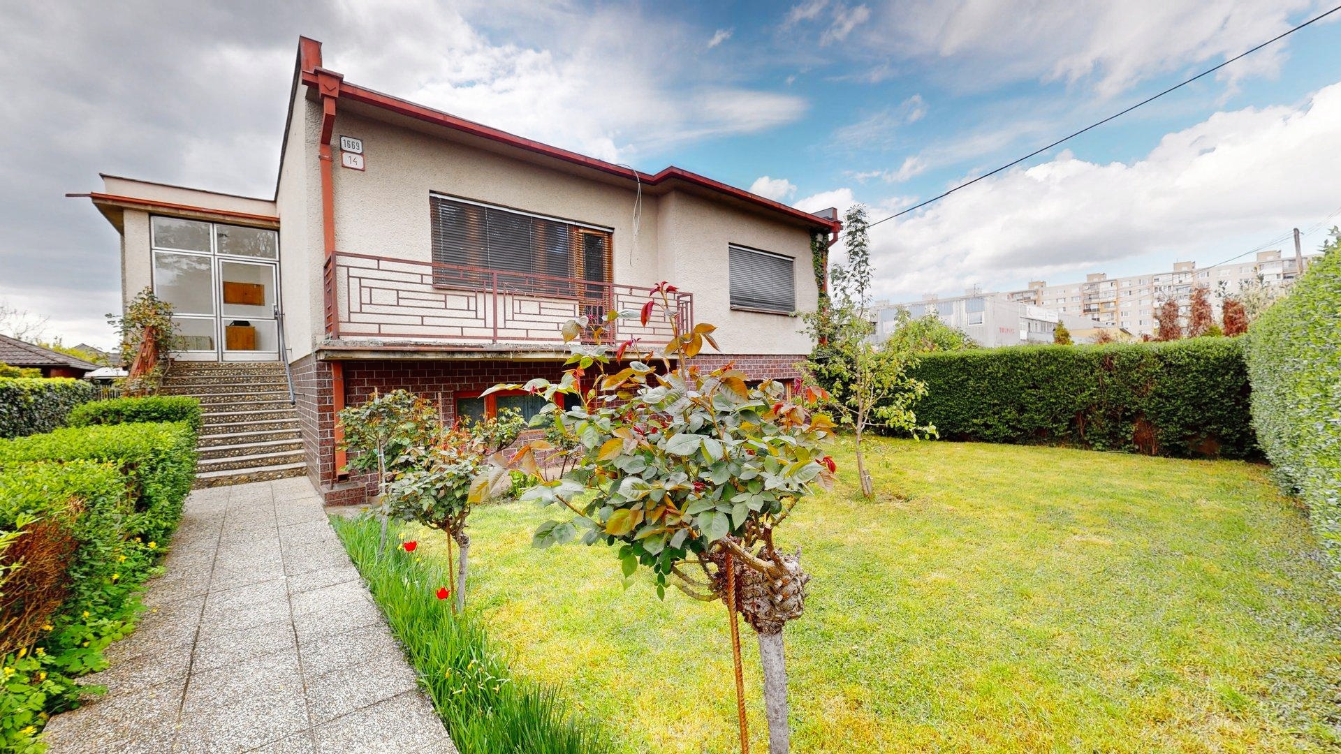 Investičn&aacute; pr&iacute;ležitosť v srdci Senca: Tehlov&yacute;  RD, potenci&aacute;l 2.domu