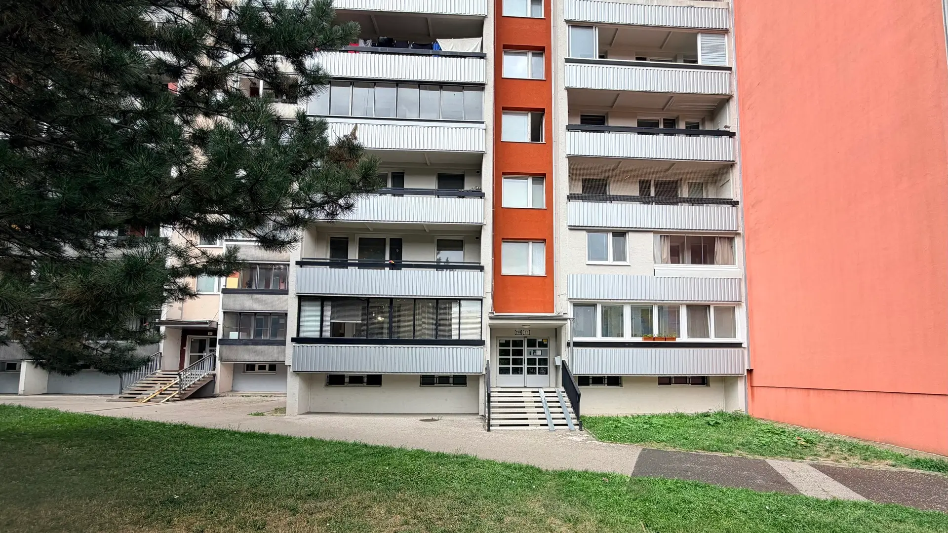Zariadený 1-izbový byt s veľkou loggiou, BA IV – Dúbravka