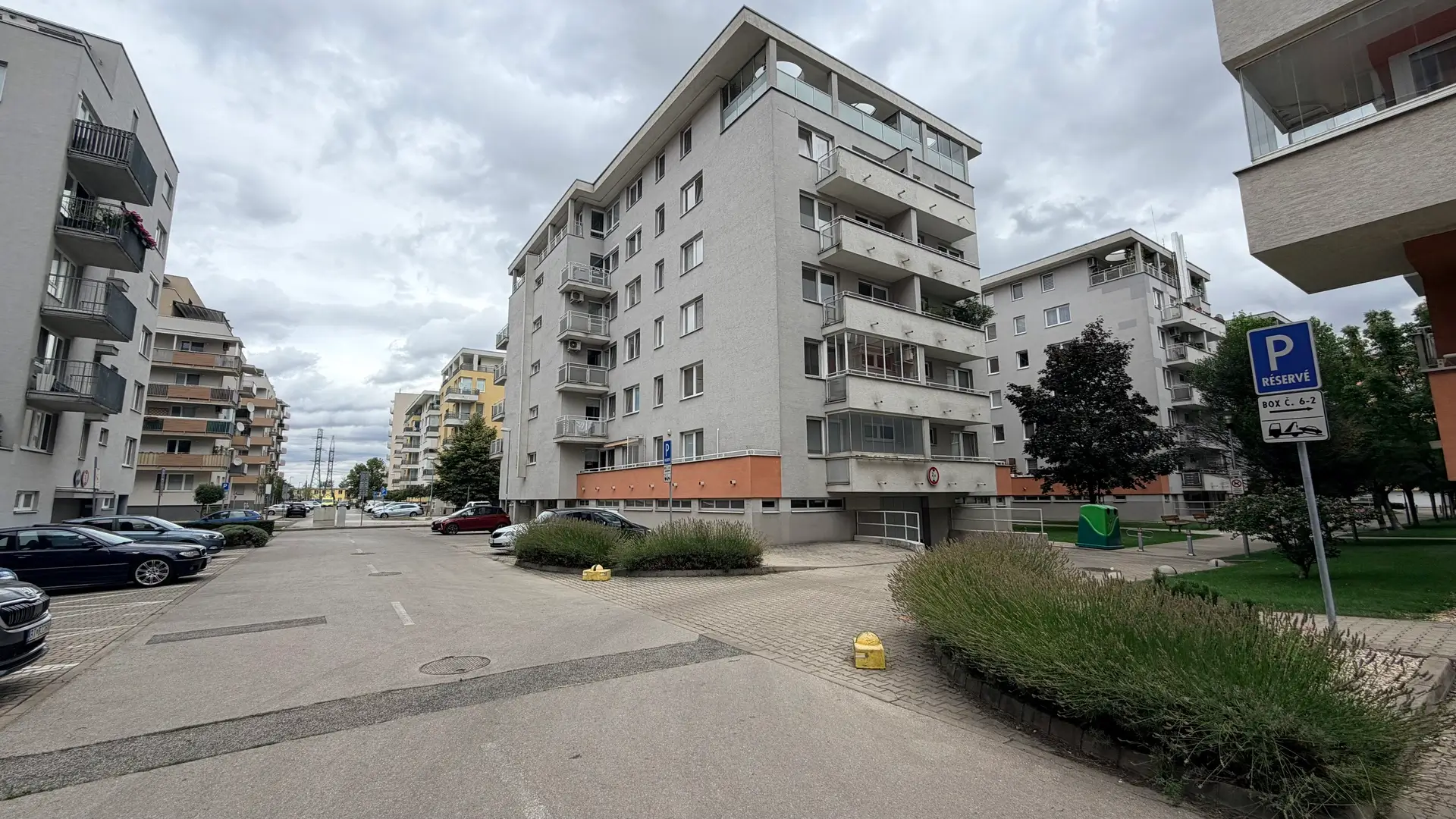 Priestranný a klimatizovaný 2-izbový byt s loggiou, BA II - Trnávka