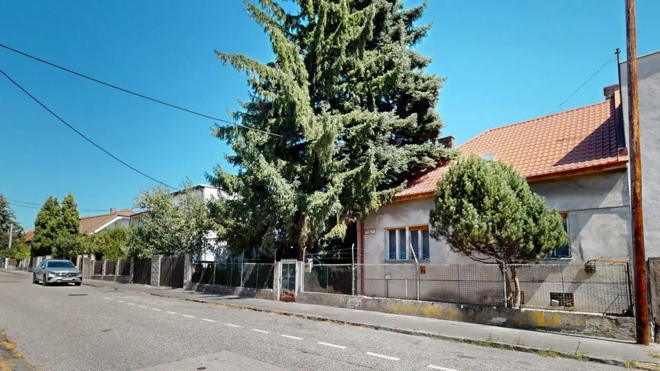 Čisté plátno pre vaše sny: Charizmatický dom z r.1935 pri Bielom Kríži, BA III - Nové Mesto