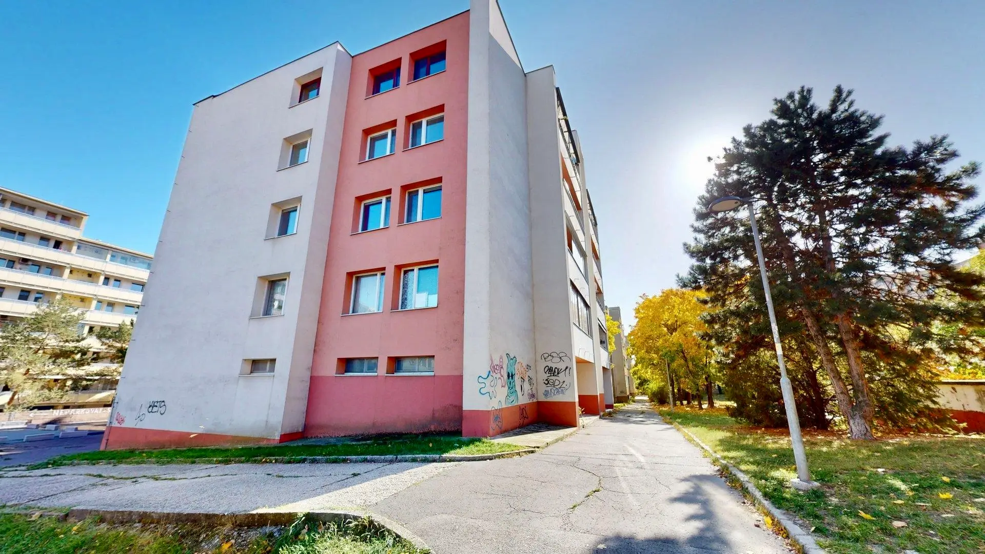 Kompletne zrekonštruovaný, tehlový 4-izb. byt na začiatku Karlovej Vsi